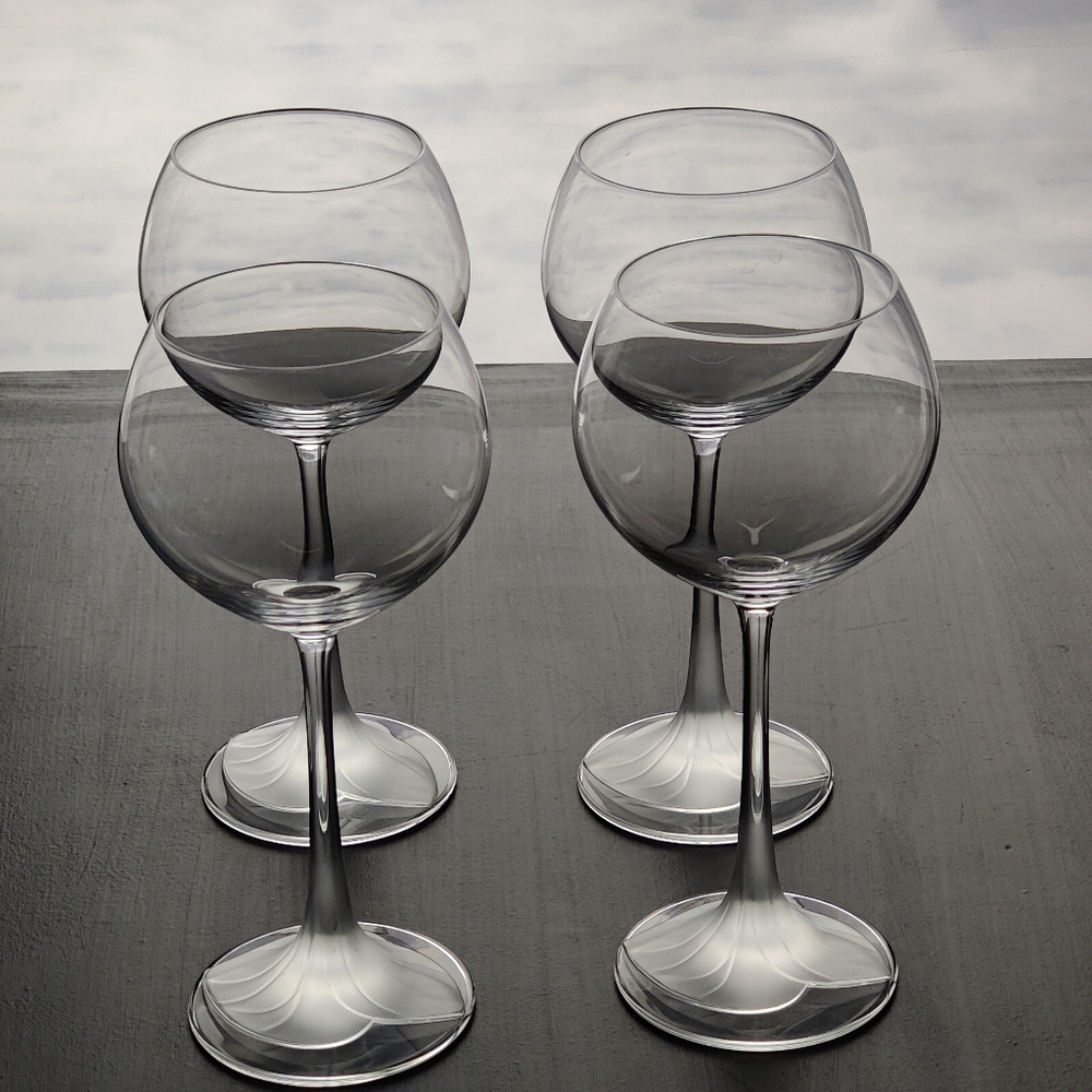 Clear Wine Glasses 🍷 4 Set with Frosted Calla Lily Stems